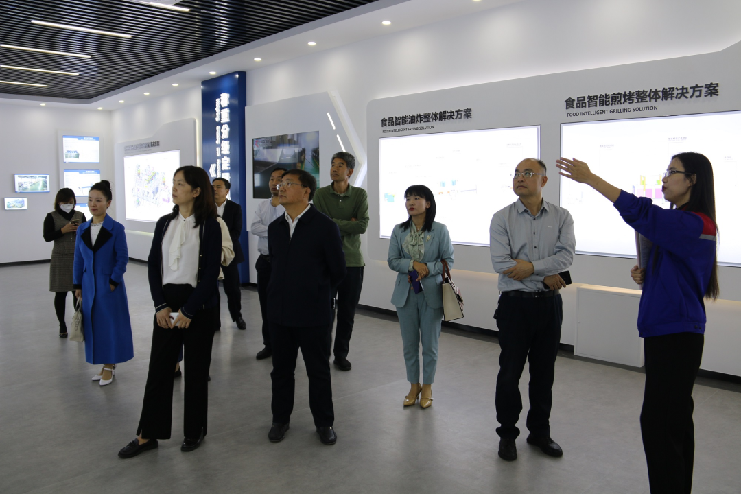 青島市科技局基礎研究處處長李欣一行蒞臨銳智考察指導市重點實驗室建設工作